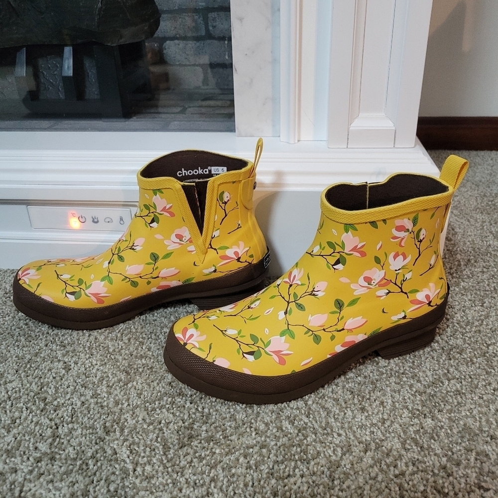 Chooka Magnolia Rain Boots Yellow Floral, Size 6